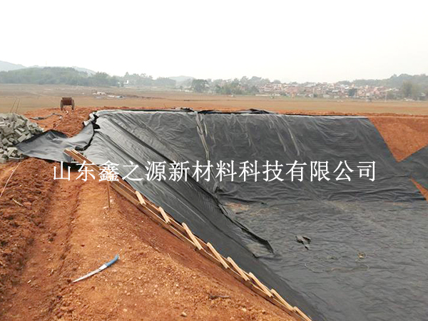 油田防滲膜的施工鋪設(shè)如何進(jìn)行精確焊接？